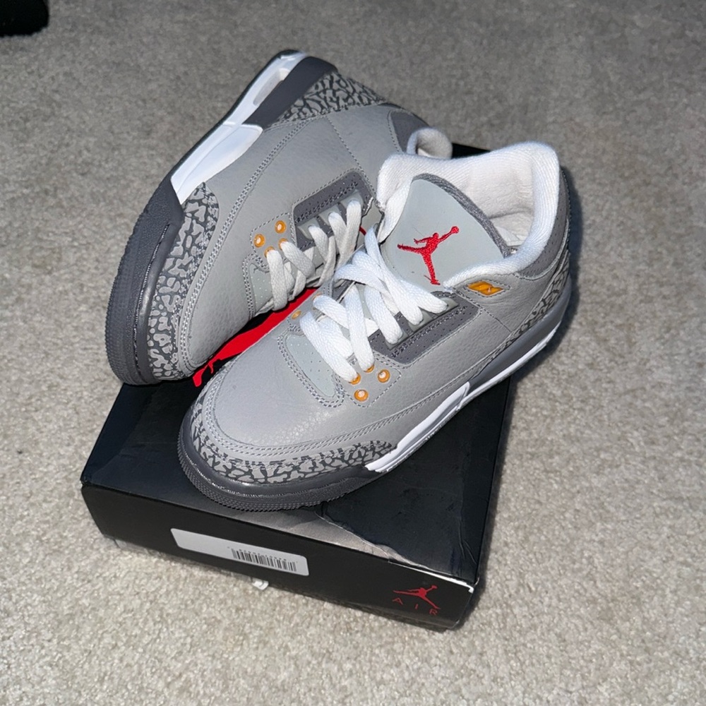 Air Jordan 3 Retro “grade school” 3.5Y BNIB